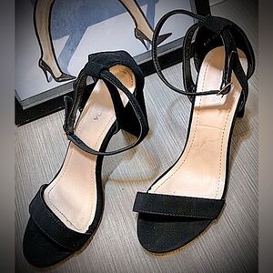 Top Moda faux suede high heeled sandals in black color Size 10 NWOT